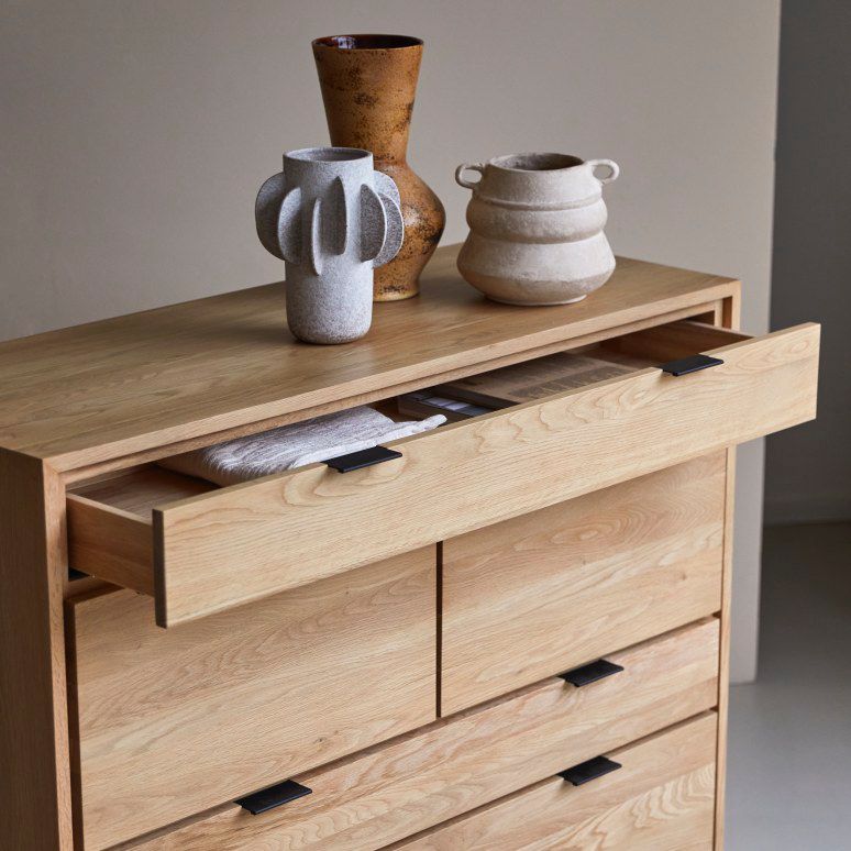 Armoire contemporaine avec finition moderne et style raffiné