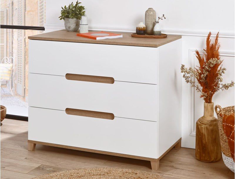 Commode design avec tiroirs intégrés et décoration sophistiquée