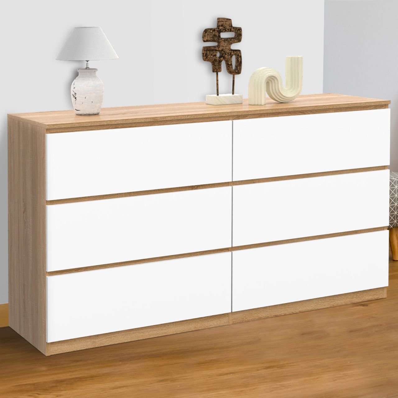 Commode moderne avec aménagement fonctionnel et design épuré