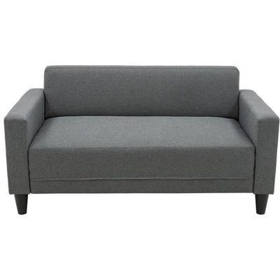 Salon contemporain avec canapé confortable et table basse